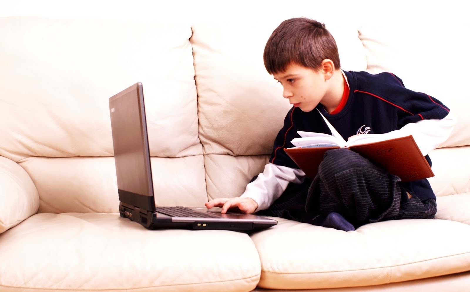 Boy Book Laptop AdobeStock 2788304